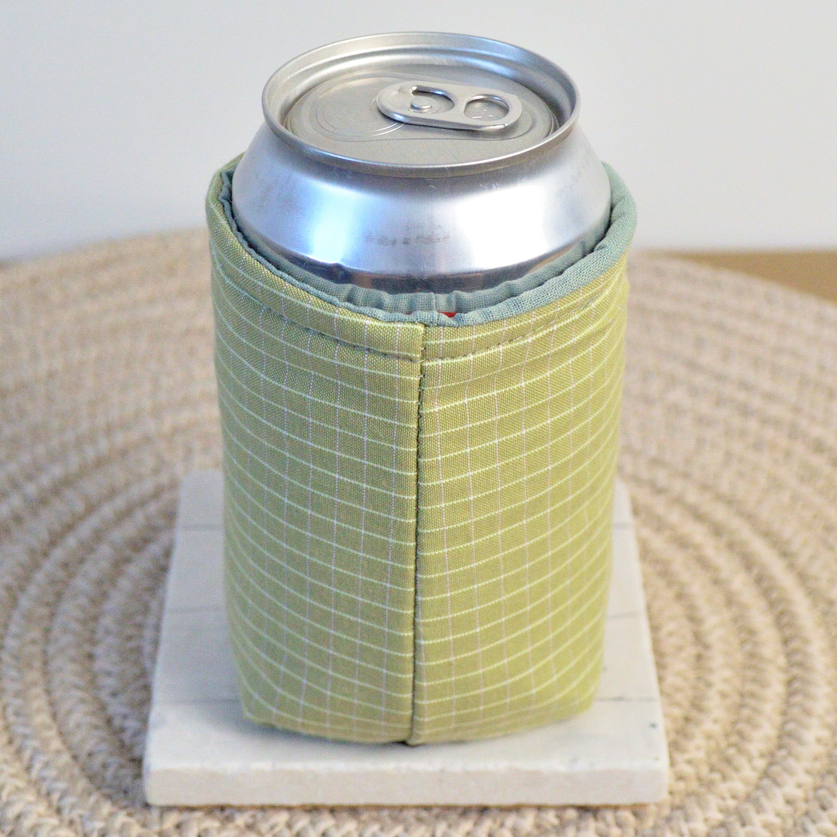 garden lattice can koozie