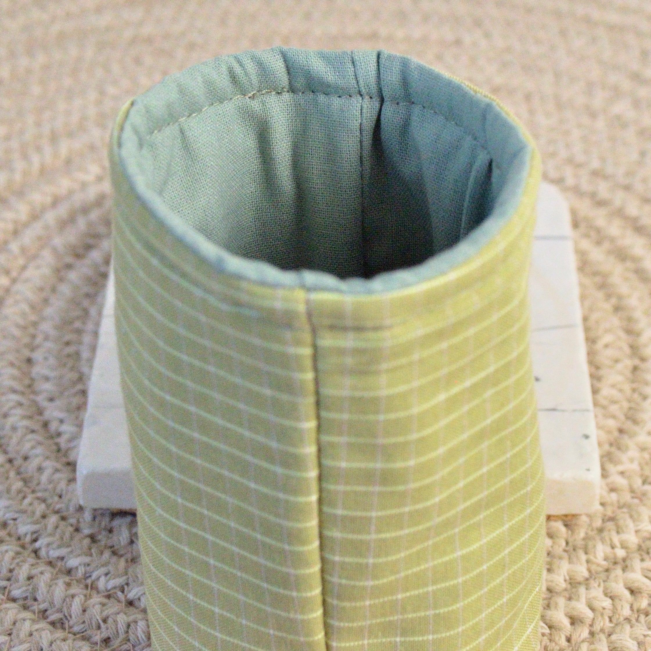 garden lattice can koozie