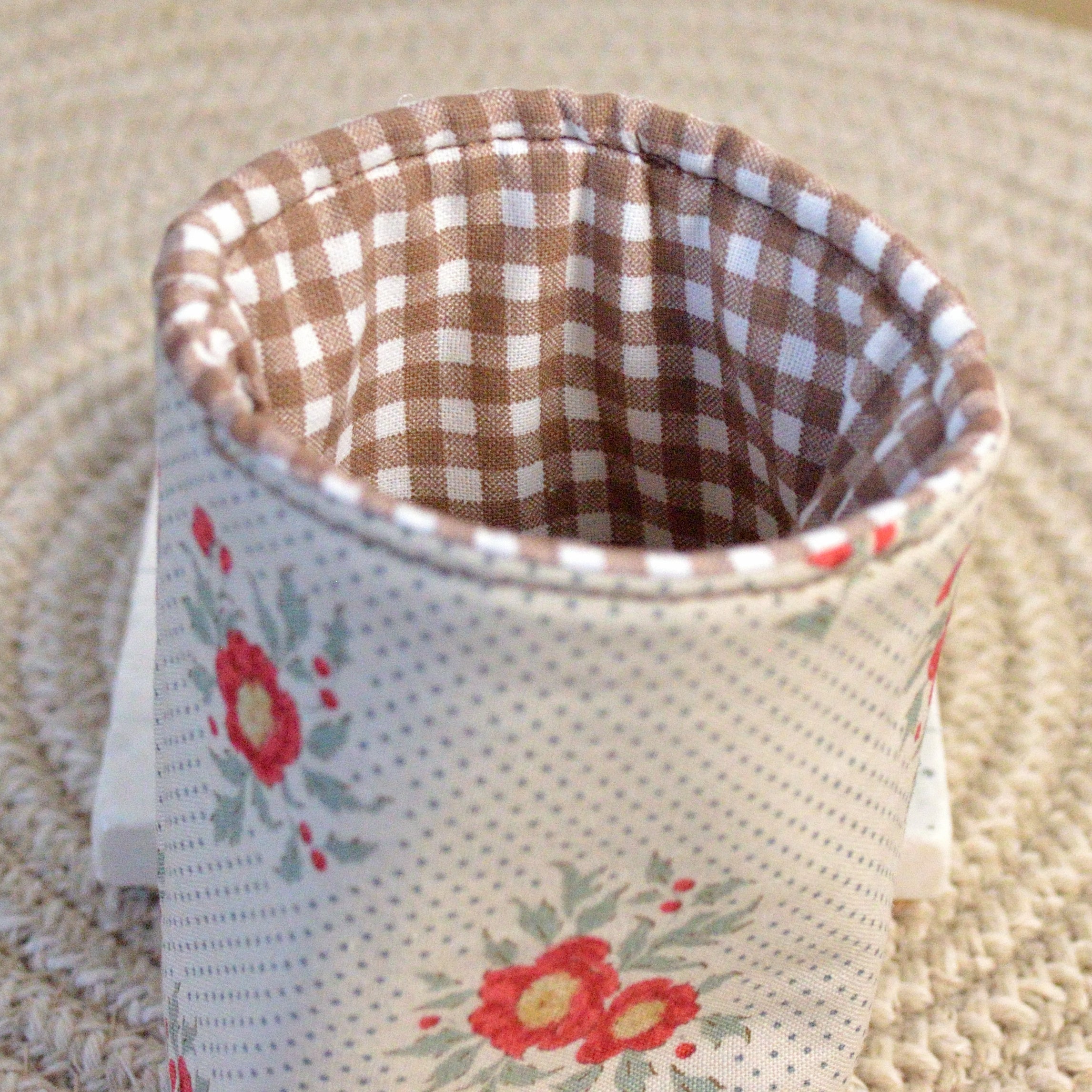vicarage petal can koozie