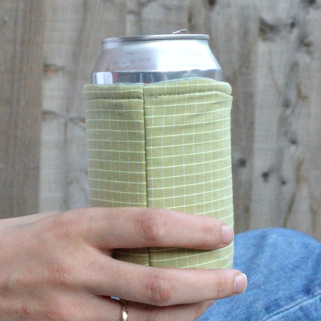 garden lattice can koozie