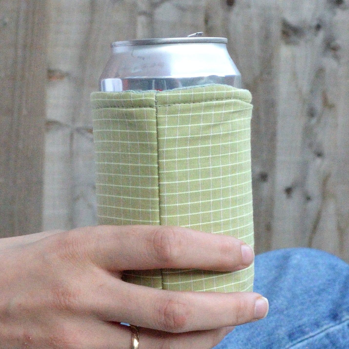 garden lattice can koozie